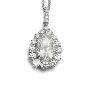 Pear shaped diamond pendant