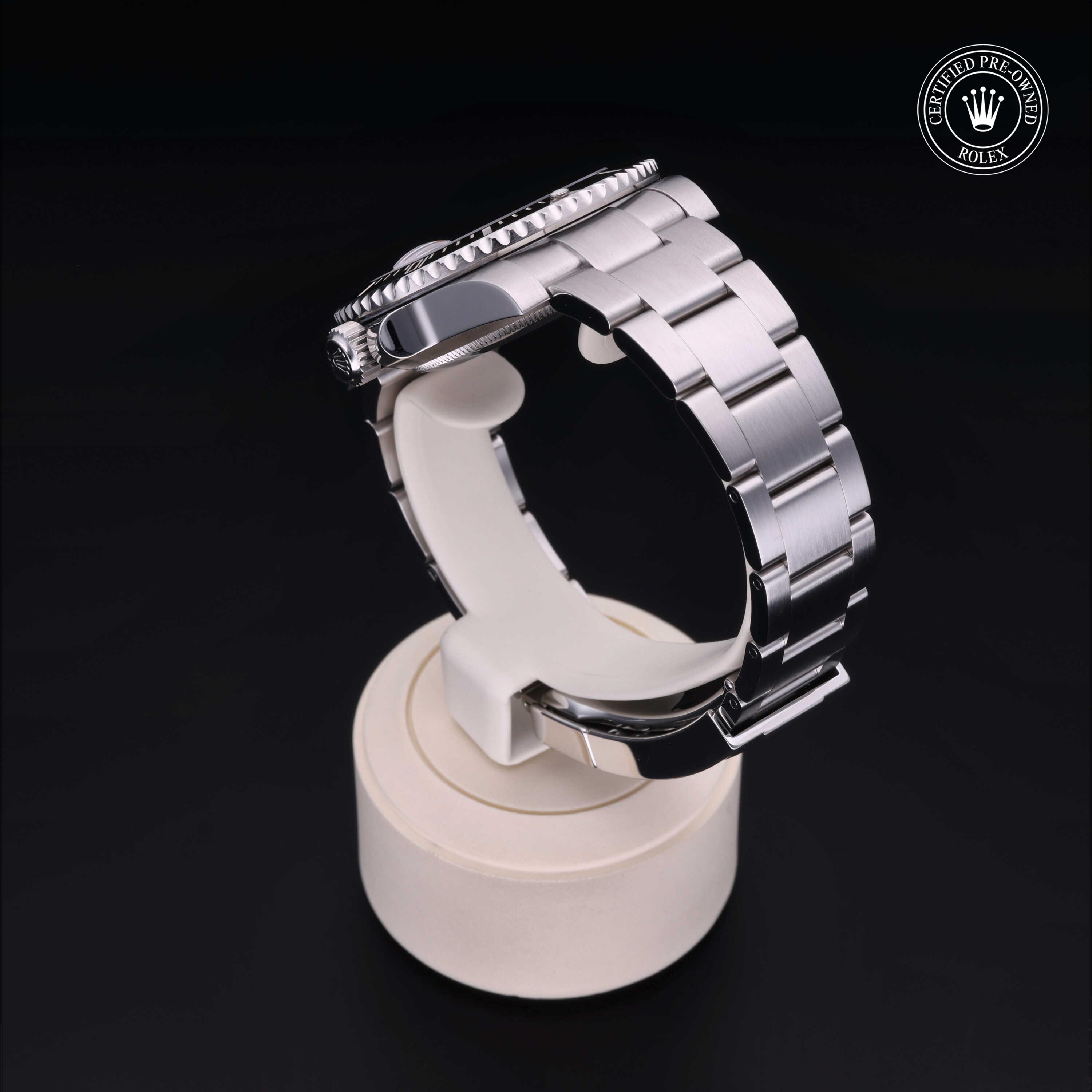Oyster Perpetual Submariner Date alternate view 4